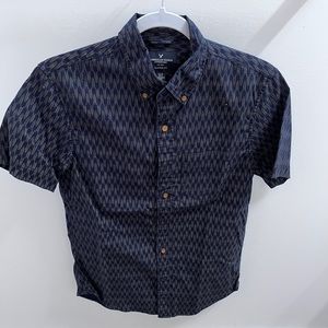 American Eagle Men’s Classic Fit Short Sleeve Button-Up - Dark Blue